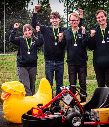 Podiumplek voor De Haagse Hogeschool-studenten tijdens Self Driving Challenge